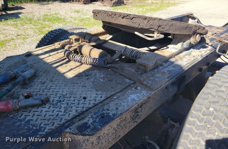 image for item KA9931 1992 Mack RD690S semi truck