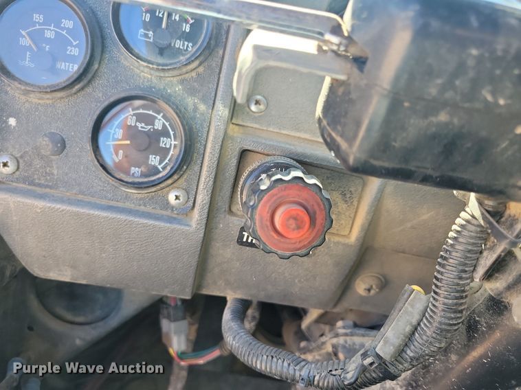 image for item KA9931 1992 Mack RD690S semi truck