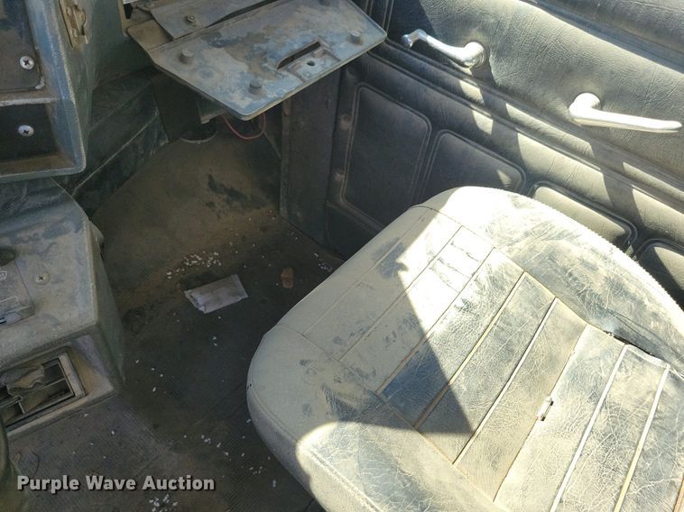 image for item KA9931 1992 Mack RD690S semi truck