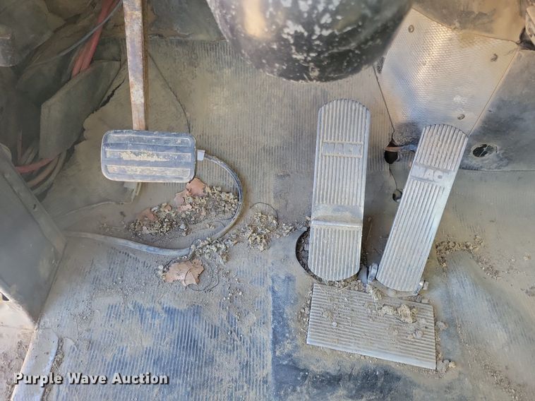 image for item KA9931 1992 Mack RD690S semi truck