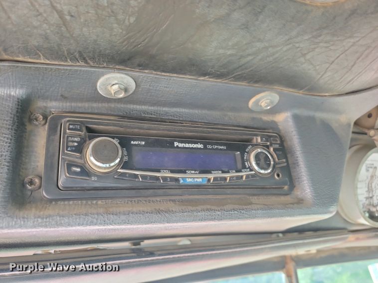 image for item KA9931 1992 Mack RD690S semi truck