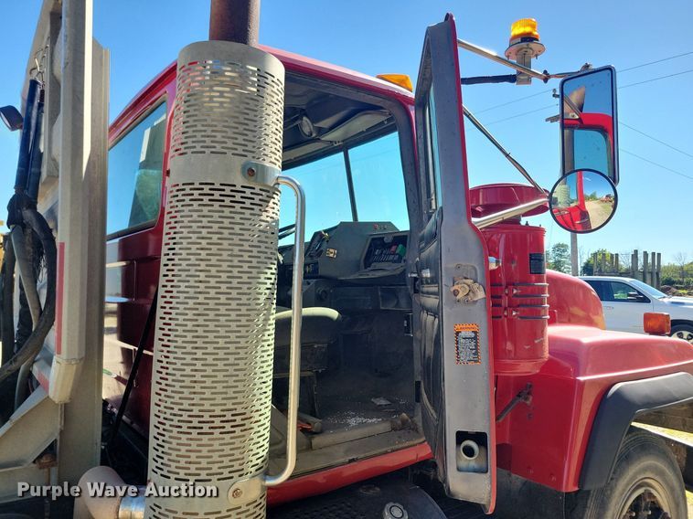 image for item KA9931 1992 Mack RD690S semi truck