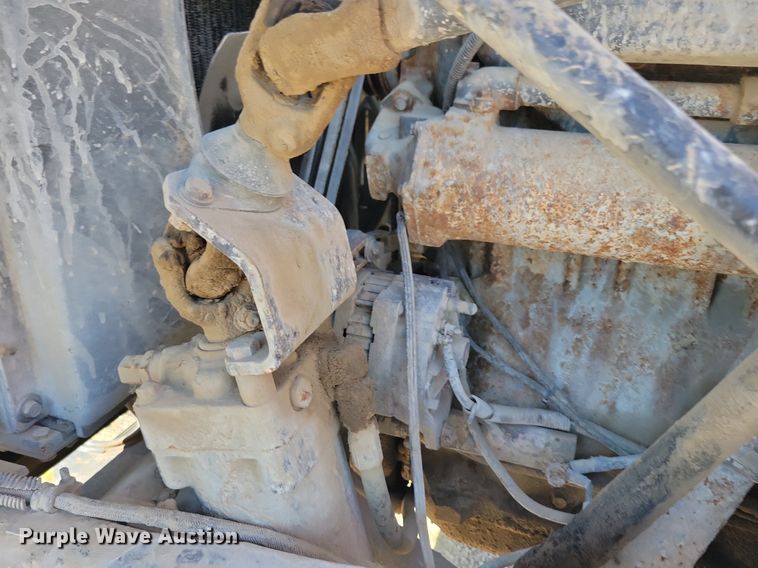 image for item KA9931 1992 Mack RD690S semi truck