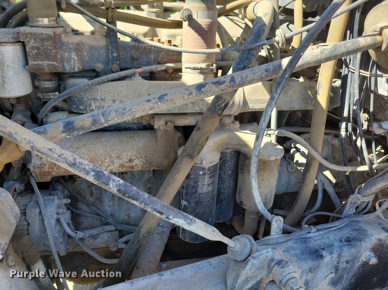 image for item KA9931 1992 Mack RD690S semi truck