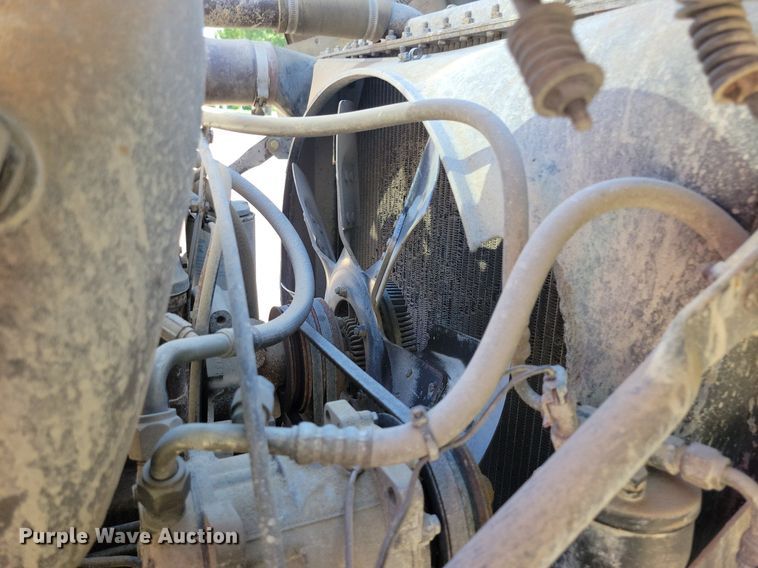 image for item KA9931 1992 Mack RD690S semi truck