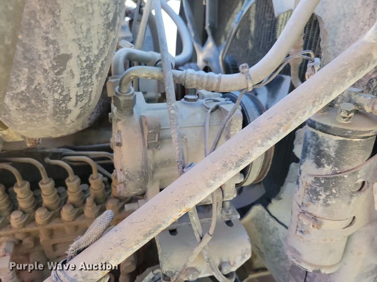 image for item KA9931 1992 Mack RD690S semi truck