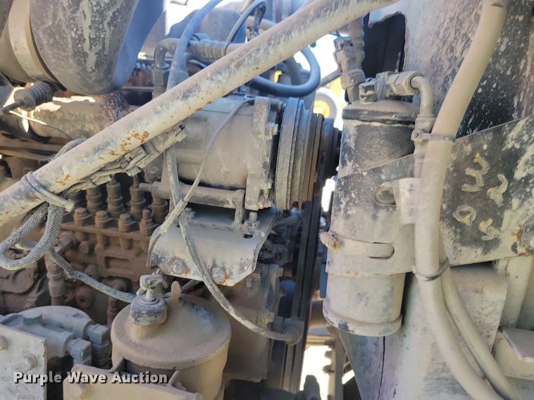 image for item KA9931 1992 Mack RD690S semi truck