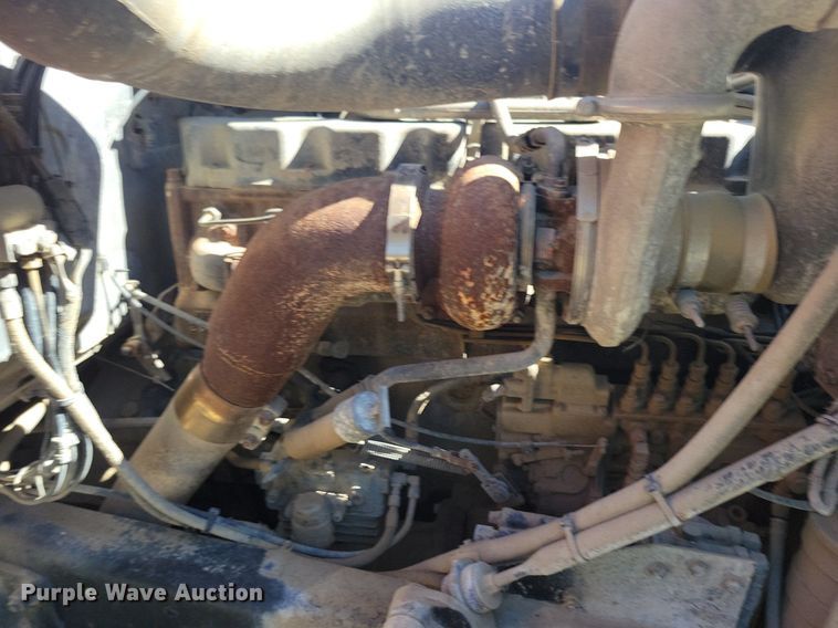 image for item KA9931 1992 Mack RD690S semi truck