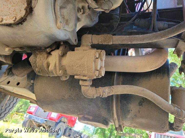 image for item KA9931 1992 Mack RD690S semi truck