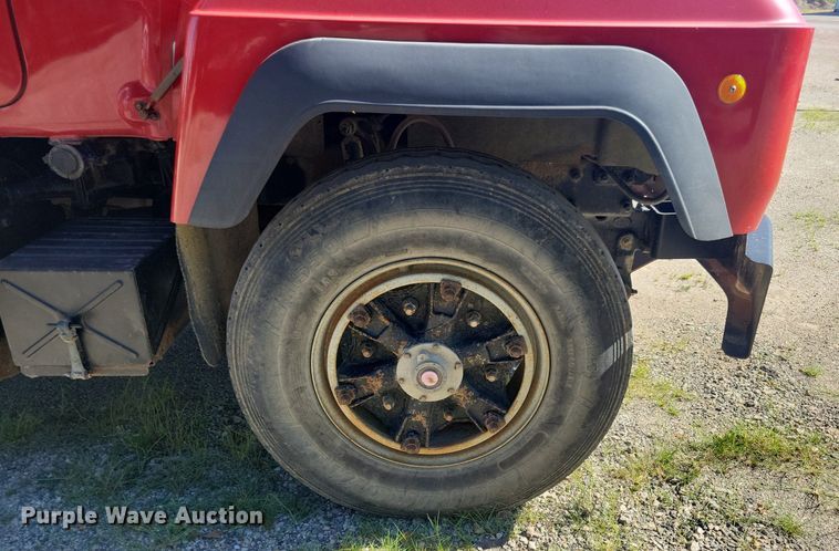 image for item KA9931 1992 Mack RD690S semi truck