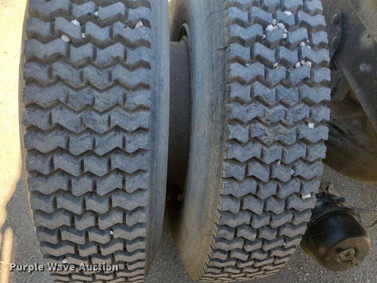 image for item KA9931 1992 Mack RD690S semi truck