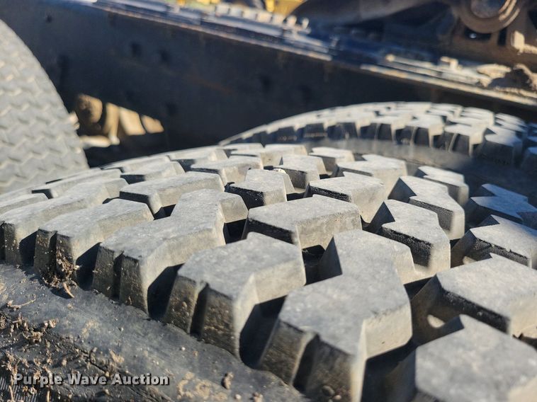 image for item KA9931 1992 Mack RD690S semi truck