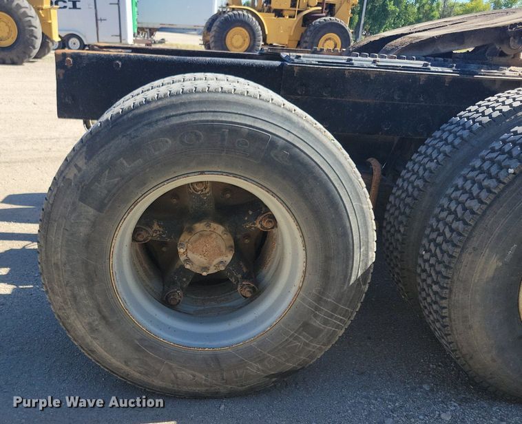 image for item KA9931 1992 Mack RD690S semi truck