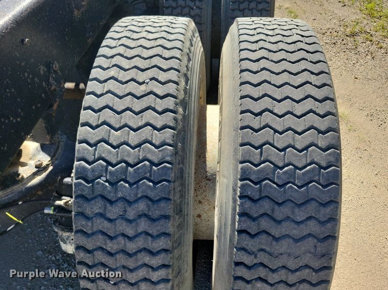 image for item KA9931 1992 Mack RD690S semi truck