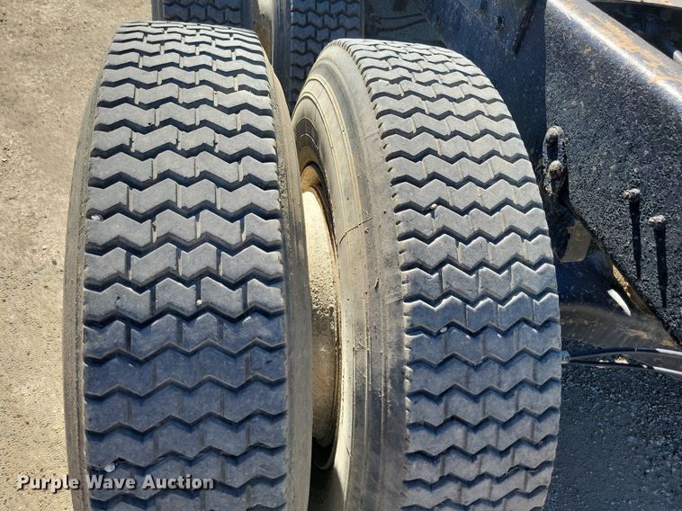 image for item KA9931 1992 Mack RD690S semi truck