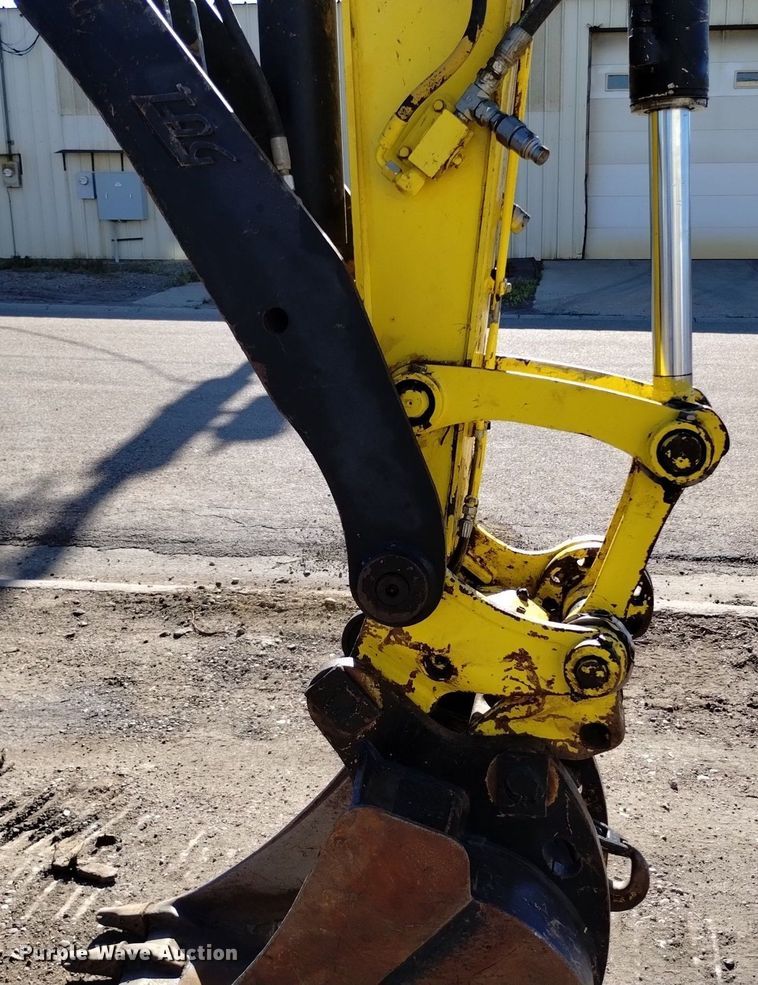 image for item LO9029 Yanmar SV100 mini excavator