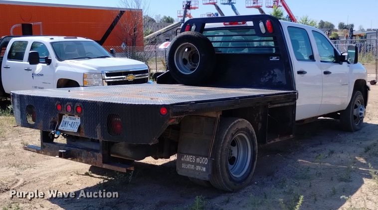 image for item LO9035 2014 Chevrolet Silverado 3500HD Crew Cab flatbed pickup truck