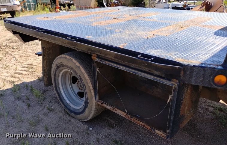 image for item LO9035 2014 Chevrolet Silverado 3500HD Crew Cab flatbed pickup truck