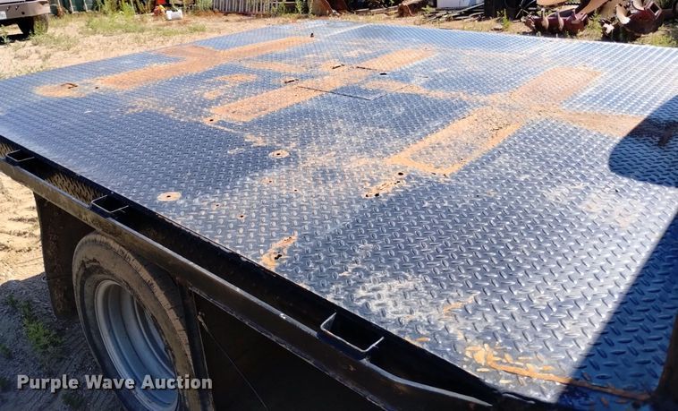 image for item LO9035 2014 Chevrolet Silverado 3500HD Crew Cab flatbed pickup truck