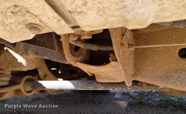 image for item LO9035 2014 Chevrolet Silverado 3500HD Crew Cab flatbed pickup truck