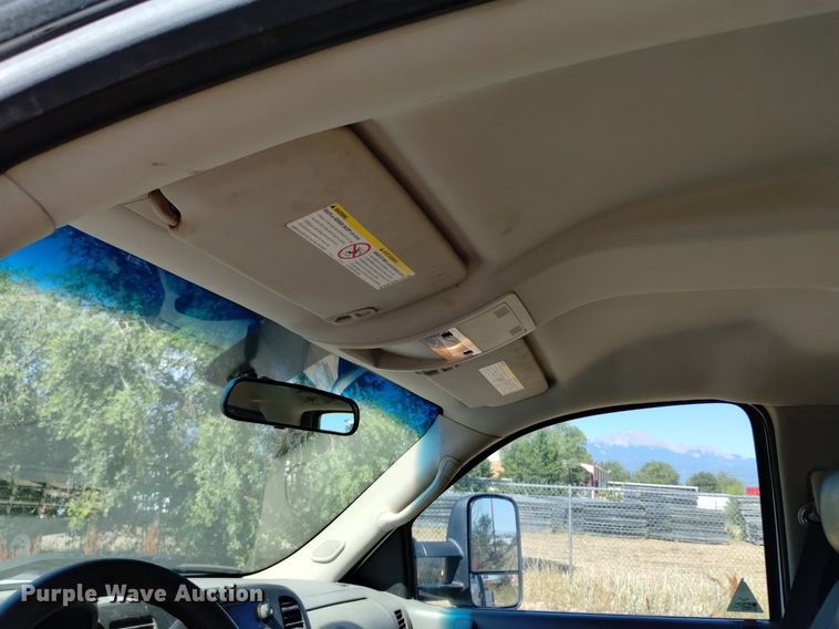 image for item LO9035 2014 Chevrolet Silverado 3500HD Crew Cab flatbed pickup truck