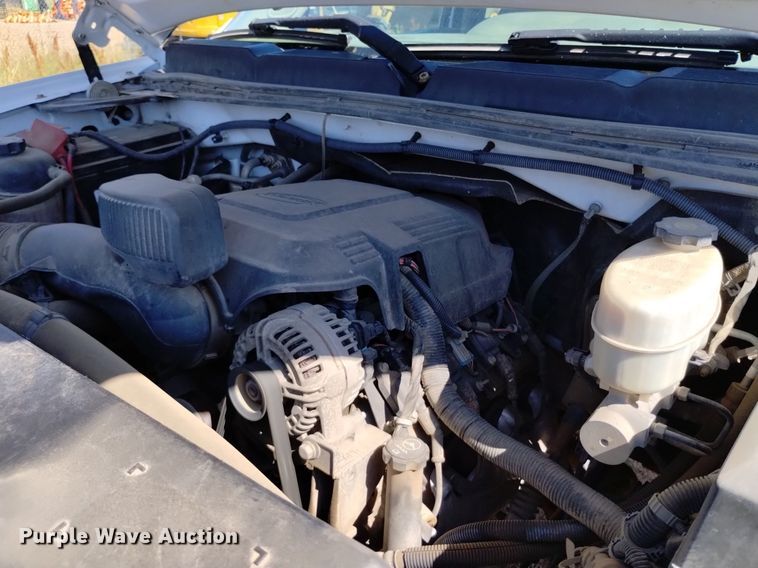 image for item LO9035 2014 Chevrolet Silverado 3500HD Crew Cab flatbed pickup truck