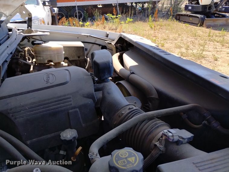 image for item LO9035 2014 Chevrolet Silverado 3500HD Crew Cab flatbed pickup truck