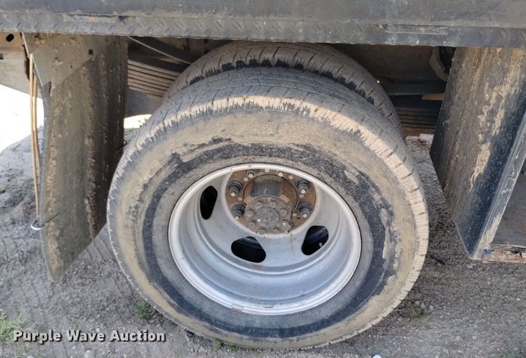 image for item LO9035 2014 Chevrolet Silverado 3500HD Crew Cab flatbed pickup truck