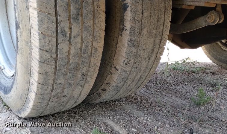 image for item LO9035 2014 Chevrolet Silverado 3500HD Crew Cab flatbed pickup truck