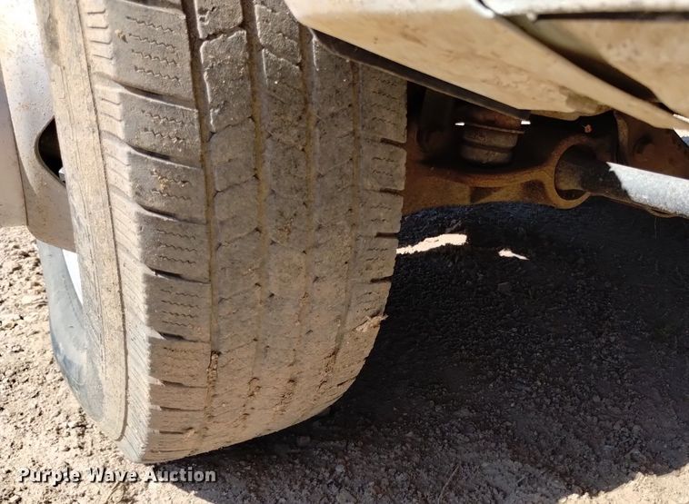 image for item LO9035 2014 Chevrolet Silverado 3500HD Crew Cab flatbed pickup truck