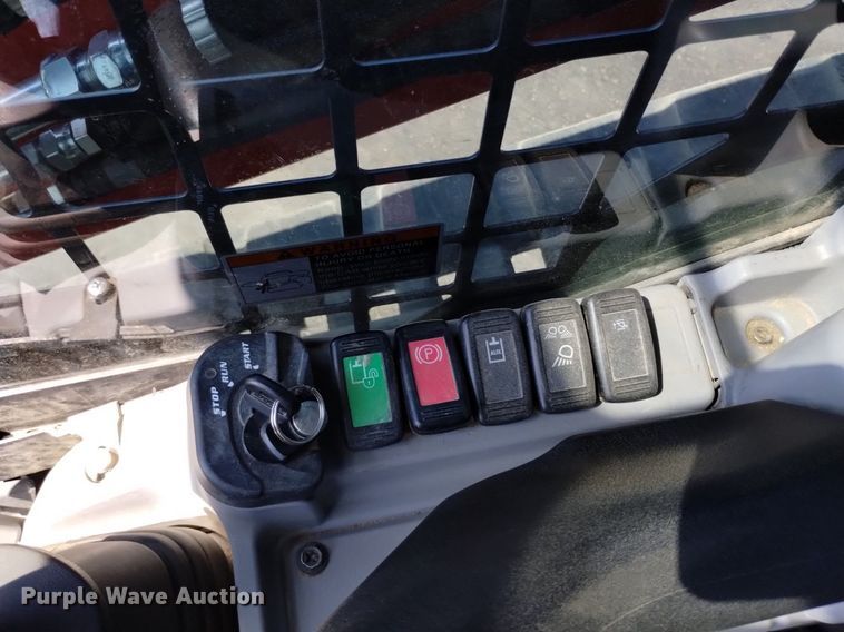 image for item LO9039 2022 Kubota  SVL65-2 tracked skid steer loader