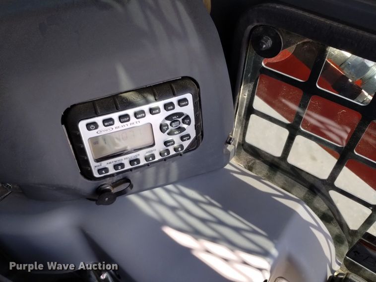 image for item LO9039 2022 Kubota  SVL65-2 tracked skid steer loader