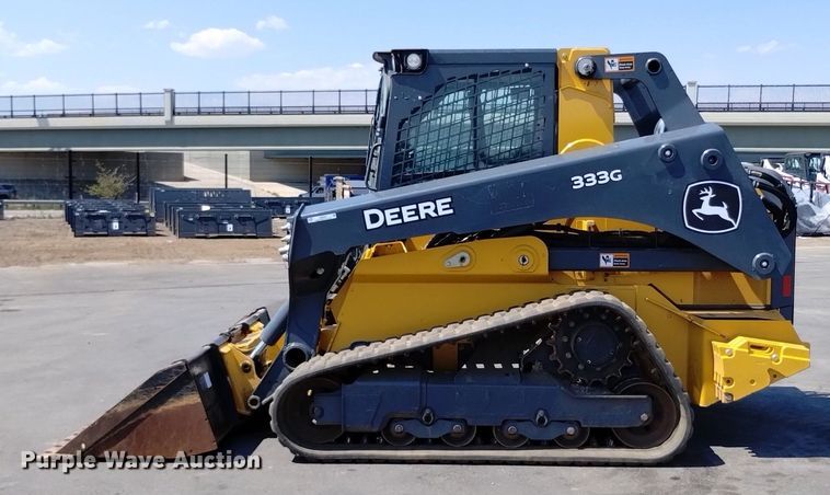 image for item LO9040 2022 John Deere 333G tracked skid steer loader