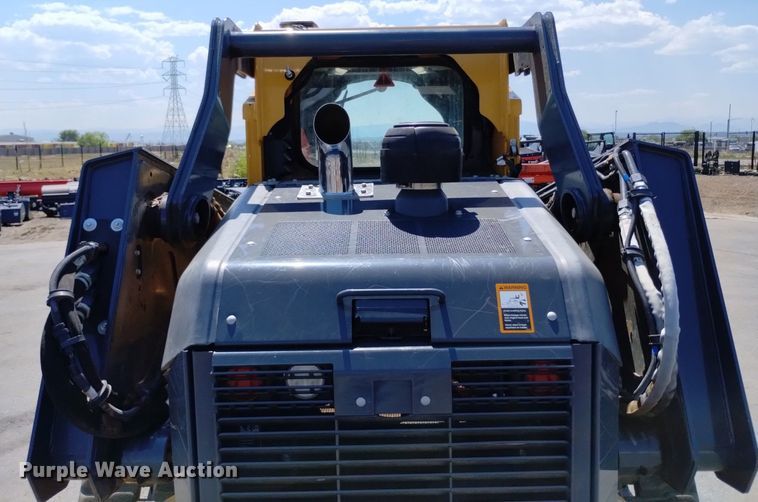 image for item LO9040 2022 John Deere 333G tracked skid steer loader