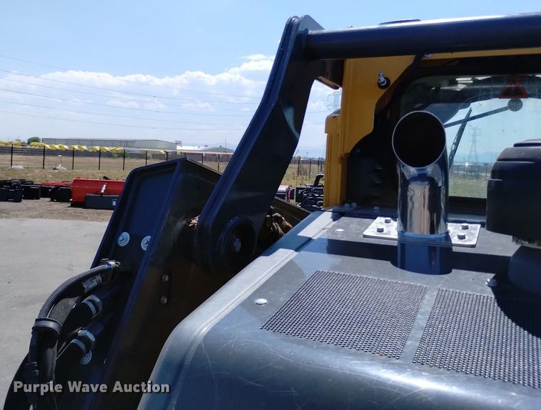 image for item LO9040 2022 John Deere 333G tracked skid steer loader