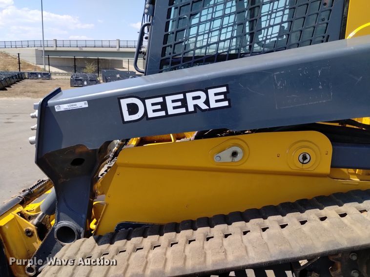 image for item LO9040 2022 John Deere 333G tracked skid steer loader