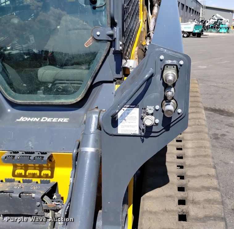 image for item LO9040 2022 John Deere 333G tracked skid steer loader