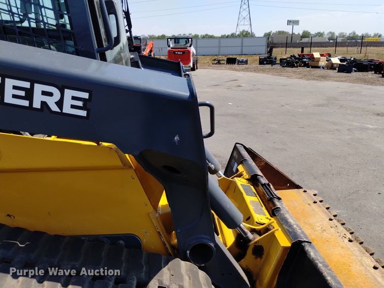 image for item LO9040 2022 John Deere 333G tracked skid steer loader