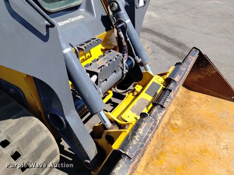image for item LO9040 2022 John Deere 333G tracked skid steer loader