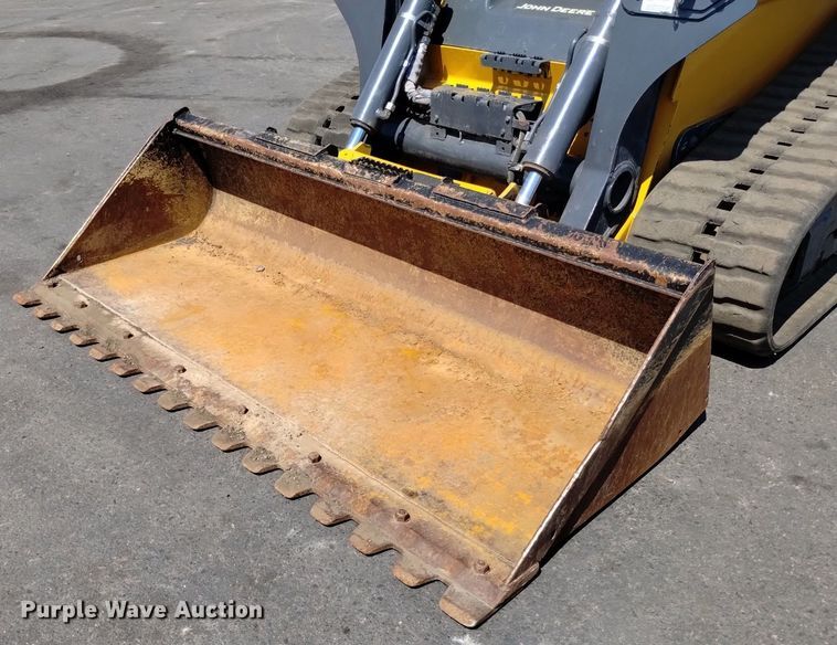 image for item LO9040 2022 John Deere 333G tracked skid steer loader