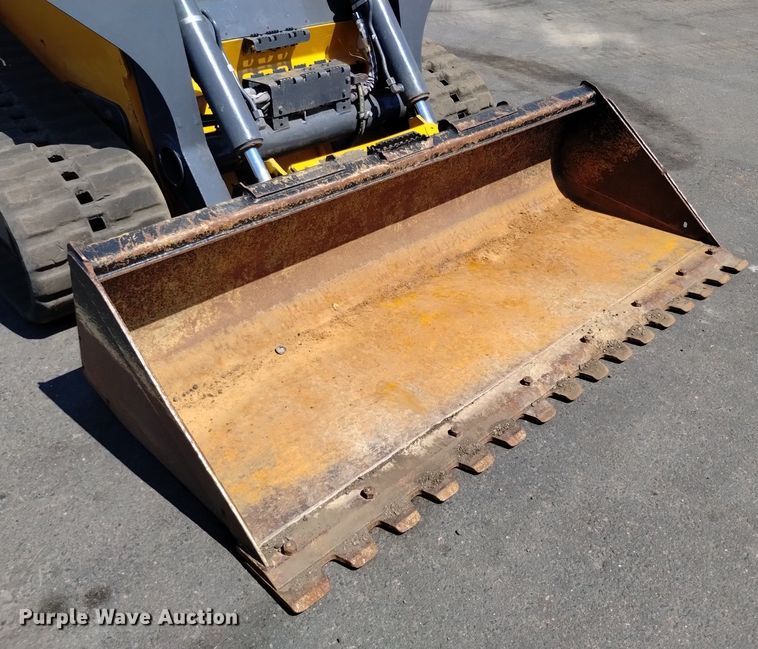 image for item LO9040 2022 John Deere 333G tracked skid steer loader