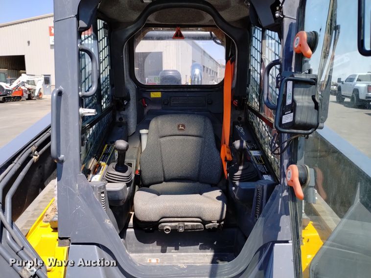 image for item LO9040 2022 John Deere 333G tracked skid steer loader