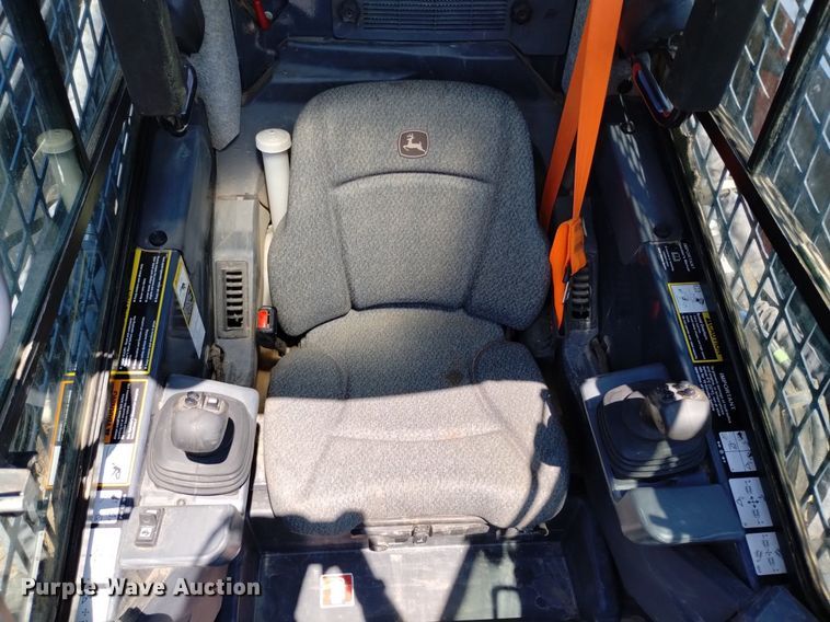 image for item LO9040 2022 John Deere 333G tracked skid steer loader