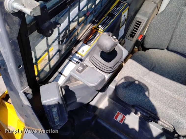 image for item LO9040 2022 John Deere 333G tracked skid steer loader