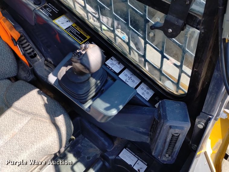 image for item LO9040 2022 John Deere 333G tracked skid steer loader