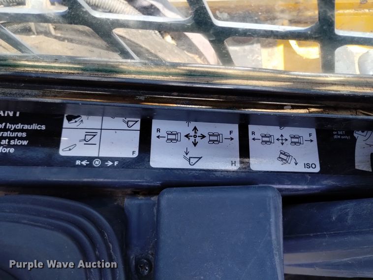 image for item LO9040 2022 John Deere 333G tracked skid steer loader