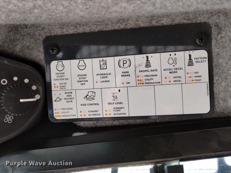 image for item LO9040 2022 John Deere 333G tracked skid steer loader