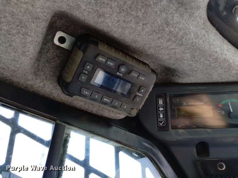 image for item LO9040 2022 John Deere 333G tracked skid steer loader