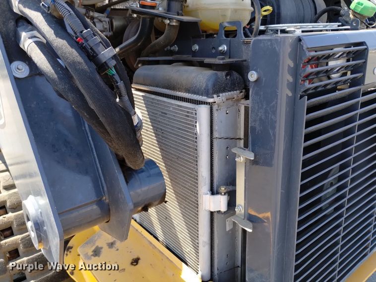 image for item LO9040 2022 John Deere 333G tracked skid steer loader