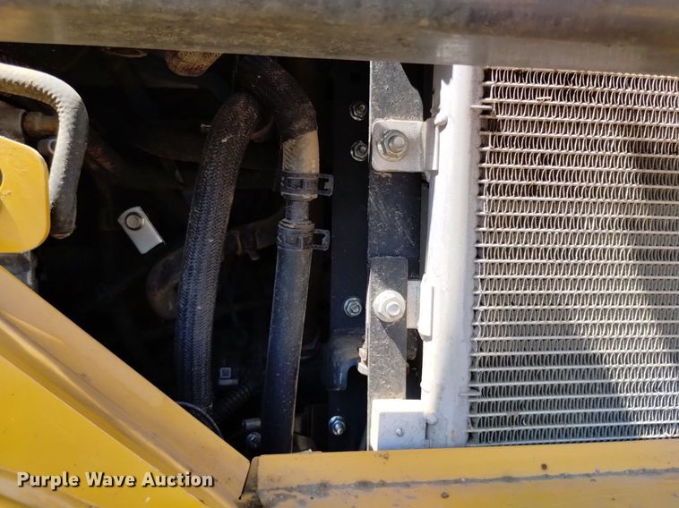 image for item LO9040 2022 John Deere 333G tracked skid steer loader